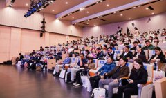 深切感触感染人工智能手艺正在讲堂讲授、个性 